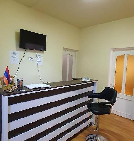 Tempus Hotel-Hostel Yerevan Exterior photo
