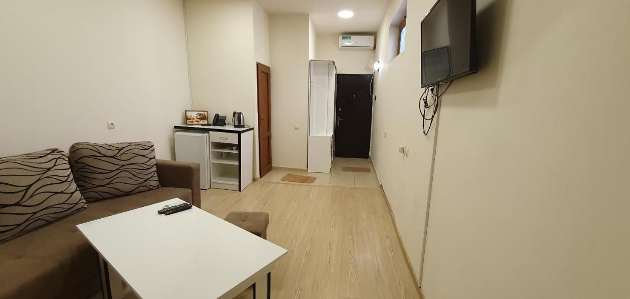 Tempus Hotel-Hostel Yerevan Exterior photo